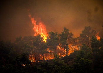 Grecia arde: Mii de turiști sunt evacuați de urgență din Rodos
