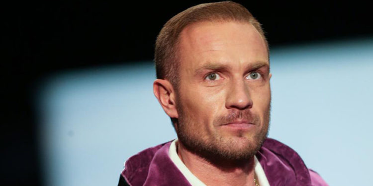 Роман Костомаров впервые после ампутаций вышел на лёд