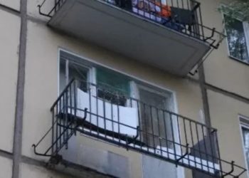 В Бендерах двухлетний ребенок несколько часов провел на открытом балконе