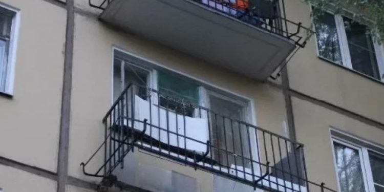 В Бендерах двухлетний ребенок несколько часов провел на открытом балконе