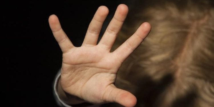 Riscă să ajungă la închisoare. Un tânăr din Capitală, suspectat de acțiuni perverse și pornografie infantilă