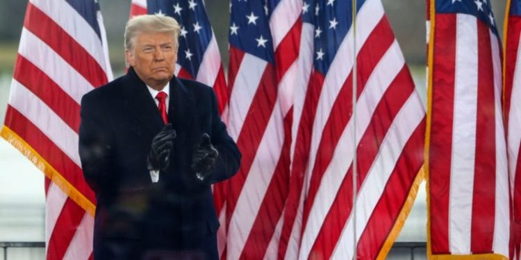 Трамп стал обвиняемым по еще одному уголовному делу — о штурме Капитолия. Прокуроры считают, что он хотел остаться у власти после поражения на выборах