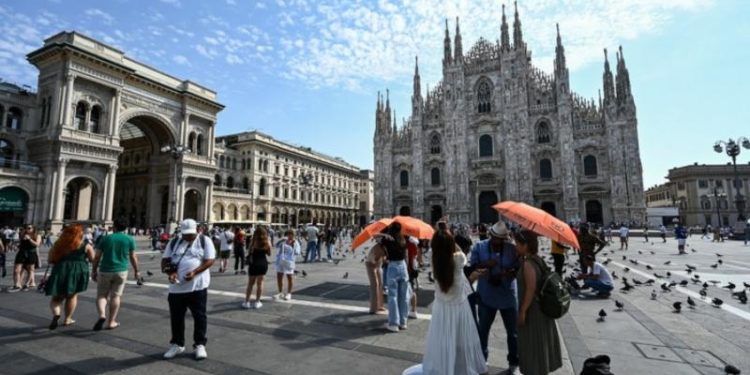 Italia se topește din cauza anticiclonului „Nero”. Multe orașe sunt sub cod roșu de caniculă. Turiștii sunt sfătuiți să nu iasă afară