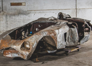 Разбитый и обгоревший суперкар Ferrari продали на аукционе за $1,8 миллиона