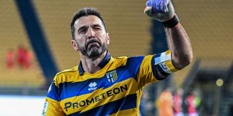 «Вы дали мне все. Я отдал вам все». Вратарь Джанлуиджи Буффон объявил о завершении карьеры в 45 лет