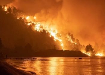Grecia se luptă pentru a zecea zi cu cel mai ucigător incendiu din Europa din această vară