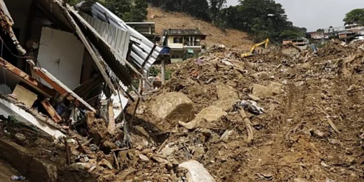 В Грузии в результате оползня погибли два человека, около 50 не выходят на связь