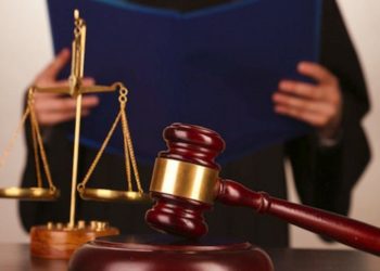 За мошенничество в особо крупных размерах: на скамье подсудимых судебный пристав