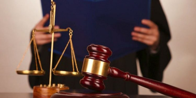 За мошенничество в особо крупных размерах: на скамье подсудимых судебный пристав