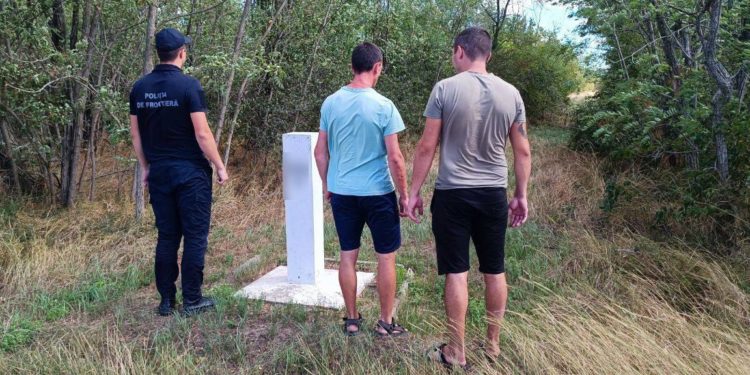 На юге Молдовы пограничники задержали двух граждан Украины, незаконно пересекших границу в надежде попасть потом в ЕС