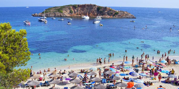 Популярный испанский курорт вводит штраф для туристов