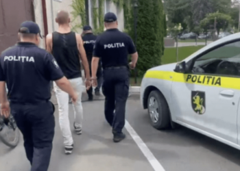 O femeie din Sîngerei – atacată și deposedată de bani, în plină stradă | VIDEO