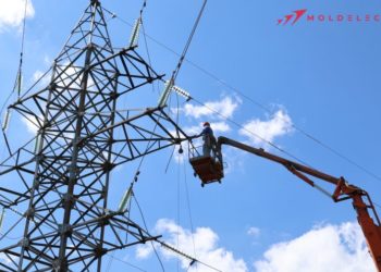 Moldelectrica завершила работы по установке упавших из-за непогоды столбов