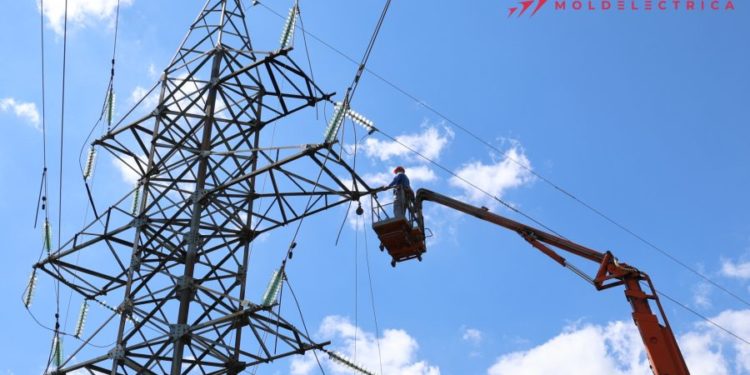 Moldelectrica завершила работы по установке упавших из-за непогоды столбов