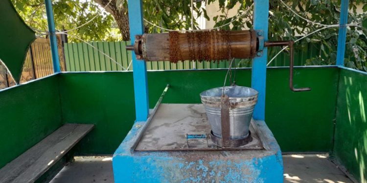 Спасательная операция в Резине: женщина упала в колодец