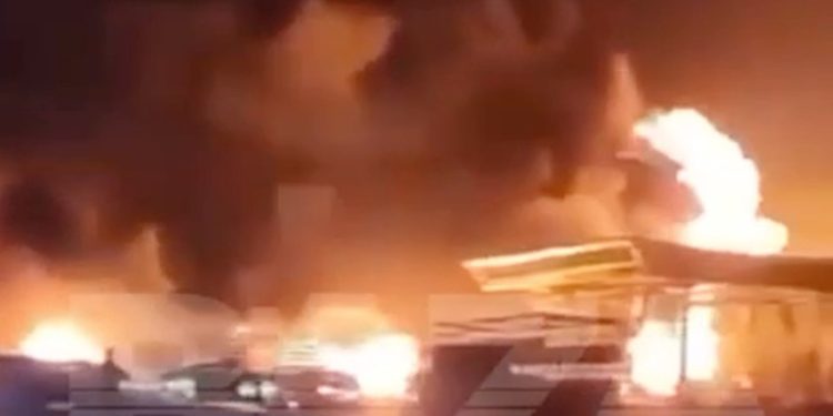 Три человека погибли при взрыве на АЗС в Махачкале | VIDEO