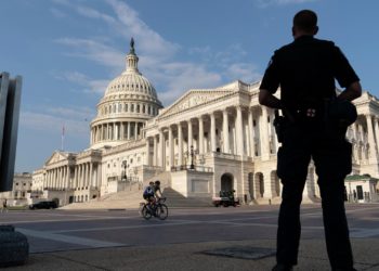 Полиция Вашингтона предупредила о возможном стрелке у зданий сената США