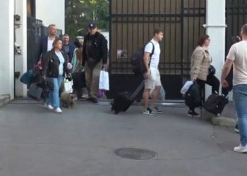 Diplomații ruși au părăsit Republica Moldova. Aceștia au fost preluați de un avion rusesc a aterizat la Chișinău