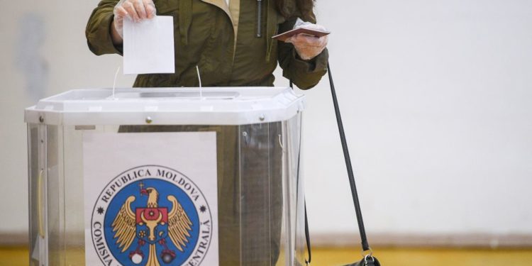 La alegerile generale locale din noiembrie vor fi aleși 898 de primari și 11 058 de consilieri locali. Câți alegători sunt așteptați la urne | VIDEO