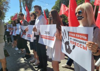 Partidul „Renaștere” a desfășurat un protest lângă sediul Președinției: Manifestanţii s-au opus înființării Centrului pentru Comunicare Strategică și Combaterea Dezinformării și au cerut încetarea cenzurii și persecuțiilor | VIDEO