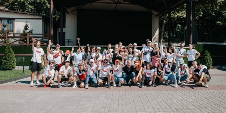 Zeci de tineri au participat la cursurile școlii de vară pentru lideri, desfășurate de organizația „Start”