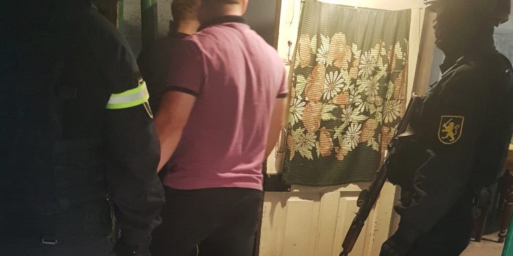 Tâlhărie comisă la Călărași: Trei indivizi au bătut proprietarii unei case, i-au imobilizat, dar au fugit fără a fura ceva