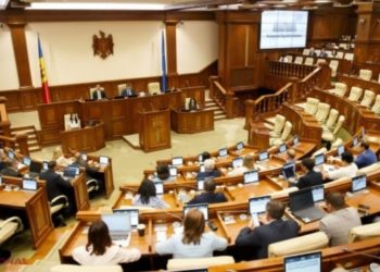 Ședință extraordinară a Parlamentului: Deputații BCS au părăsit sala, în timp ce deputații Partidului interzis ”ȘOR”, spun că ședința încalcă procedurile prevăzute de Regulament | VIDEO