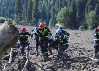 Imagini cutremurătoare din Georgia, țară afectată de o alunecare de teren: Numărul morților a crescut la 11. Salvatorii continuă să-i caute pe cei dispăruți | VIDEO