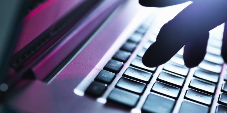 Preoți germani, în centrul unui scandal, după ce au accesat site-uri pornografice chiar de pe computerele bisericii