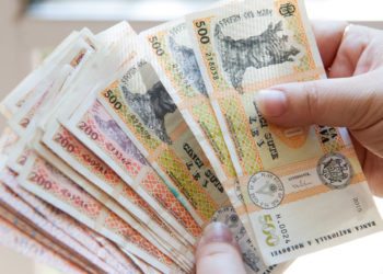 Cifre Promo-LEX: Datorită plăților compensatorii, deputații ar putea ridica lunar până la 45 de mii de lei. Totuși, cei care boicotează ședințele rămân fără bani: Muncim în teritoriu. Asta oare nu e muncă? | VIDEO