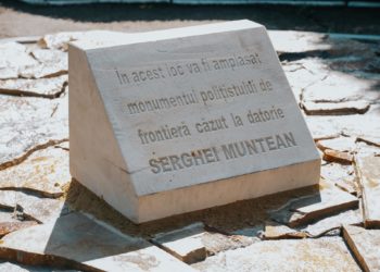 „Memorie veșnică inspectorului căzut la datorie – Serghei Muntean”. Un monument – simbol al eroismului, va fi amplasat la sectorul Poliției de Frontieră de la Aeroport