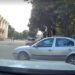 O Skoda cu numere guvernamentale, fară șofer, s-a pornit pe stradă: A lovit o altă mașină | VIDEO