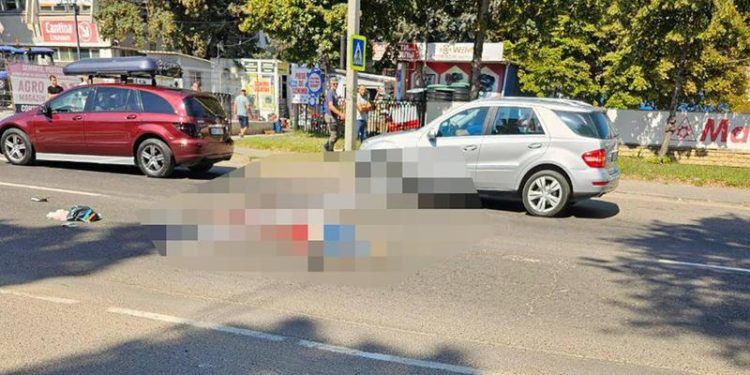 Imagini teribile de la un accident de pe Muncești: O femeie, ucisă de o mașină. Aceasta ar fi traversat pe zebră