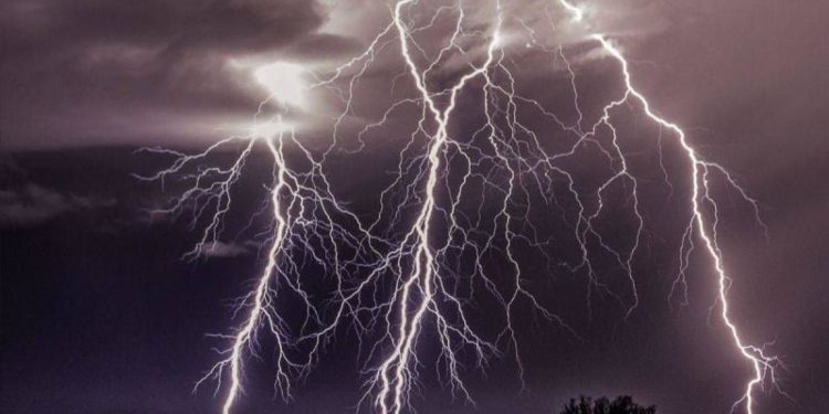 După caniculă, natura se dezlănțuie: Meteorologii anunță cod galben de ploi cu grindină și vijelii