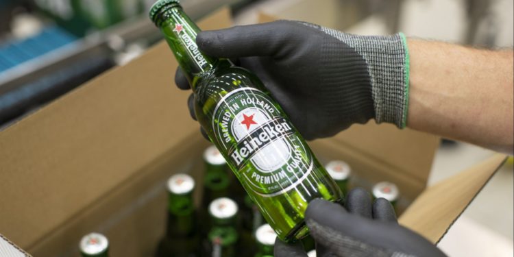 Heineken și-a vândut operațiunile din Rusia pe 1 euro