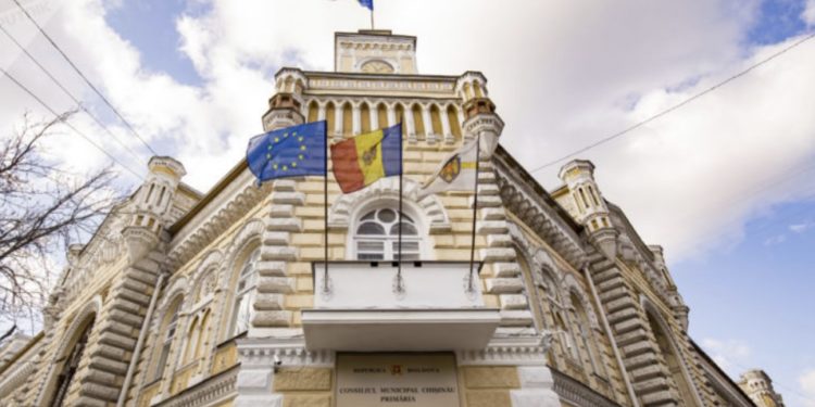 Sesizarea PLDM, pe placul CEC: Organul electoral cere Primăriei Chişinău să retragă pliantele despre proiectele realizate în Capitală | VIDEO