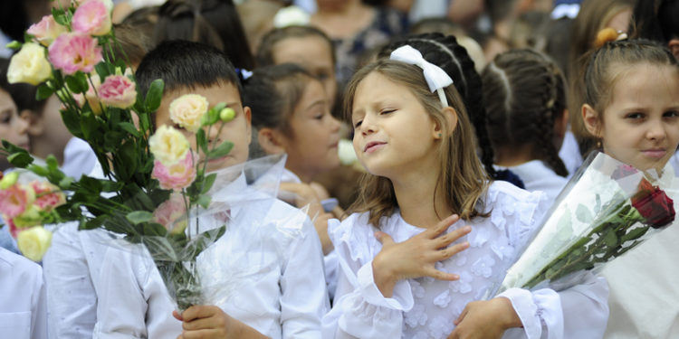 „Канцтовары подорожали на примерно 50%”. Какую сумму потратили родители, чтобы подготовить детей к новому учебному году | VIDEO
