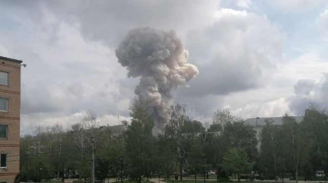 Explozie uriașă la o fabrică aflată la aproximativ 50 km de Moscova. Peste 50 de oameni au fost răniţi, iar autoritățile ruse spun de vină ar fi factorul uman | VIDEO