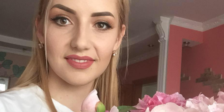 Tânăra mamă ucisă la Sângera de polițista beată a fost petrecută pe ultimul drum. Prietenii femeii cer implementarea în Republica Moldova a unei legi similare Legii „Anastasia” din România | VIDEO