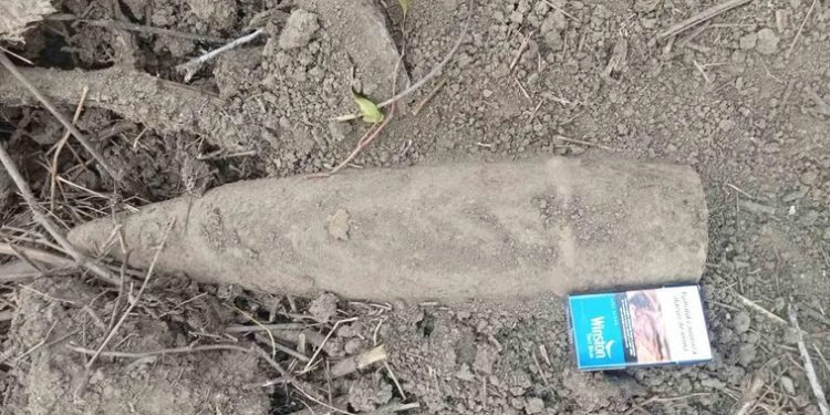 O muniție din timpul celui de-al doilea război mondial, descoperită pe un câmp agricol din Hîncești