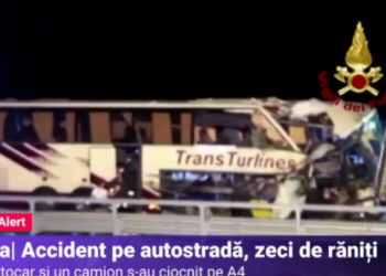 Zeci de răniți în Italia, după ce un autocar a lovit un camion pe o autostradă