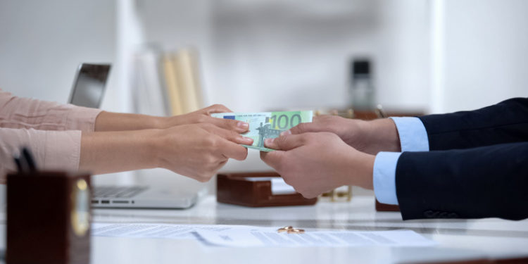 În Moldova, femeile câștigă mai mult decât bărbații! Fenomenul este întâlnit în fiecare a patra familie | VIDEO