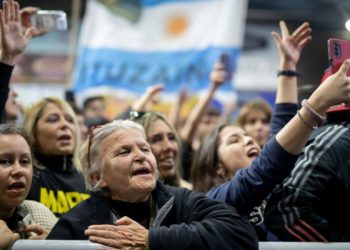 Argentinienii, chemaţi la vot pentru a-şi stabili candidaţii la alegerile prezidenţiale şi legislative parţiale din octombrie