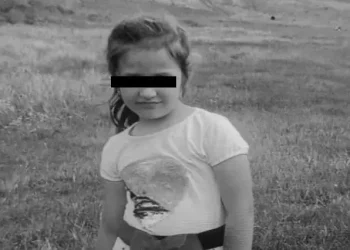 Noi detalii despre cazul fetiței de 7 ani, găsită decedată, într-o casă părăsită din Rîșcani: Unul dintre suspecți ar fi strangulat-o. Ce spune primarul satului despre părinții minorei | VIDEO