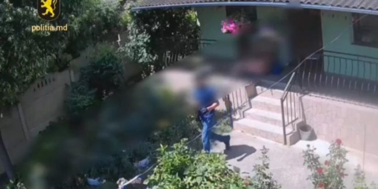 Polițiștii au reținut un bărbat suspectat în comiterea mai multor furturi din locuințe