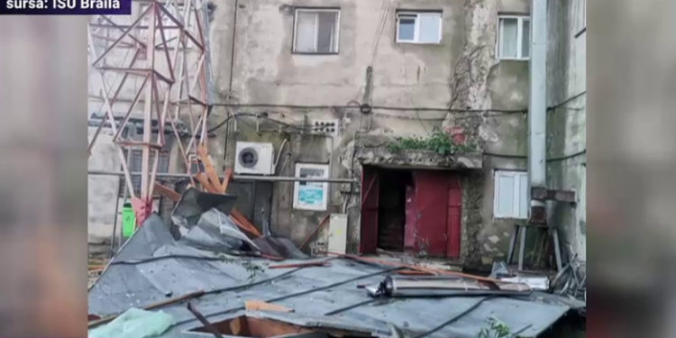 România: „Furtună de o violență fără precedent”. Vijeliile au măturat zeci de localități. Mai multe animale au fost electrocutate în Brăila