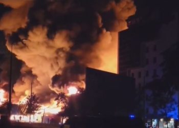 Rusia a lansat un nou atac nocturn asupra Odesei, folosind drone și rachete de pe mare: În orașul ucrainean au izbucnit mai multe incendii din cauza resturilor de rachete căzute | VIDEO