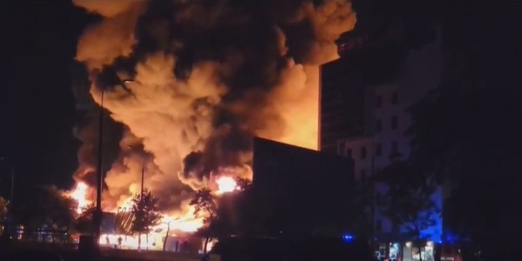 Rusia a lansat un nou atac nocturn asupra Odesei, folosind drone și rachete de pe mare: În orașul ucrainean au izbucnit mai multe incendii din cauza resturilor de rachete căzute | VIDEO