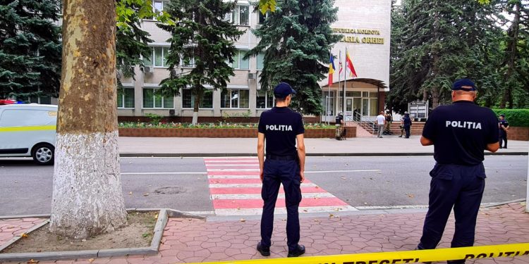 Alertă falsă cu bombă la Primăria municipiului Orhei: În urma verificărilor, polițiștii nu au depistat obiecte suspecte sau explozibile | VIDEO
