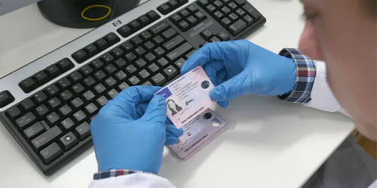 Permis de conducere falsificat, motiv de cercetare penală a unui moldovean: L-ar fi cumpărat cu 300 de euro